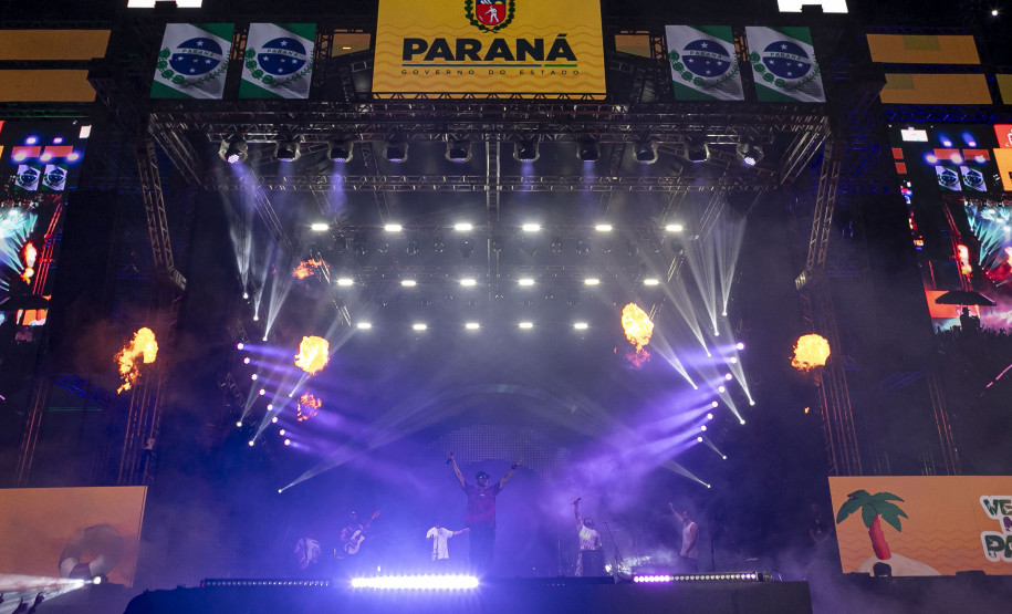 Atitude 67 e Kamisa 10 fazem noite de pagode em dose dupla em Pontal do Paraná