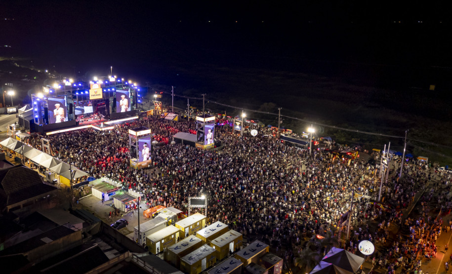 Atitude 67 e Kamisa 10 fazem noite de pagode em dose dupla em Pontal do Paraná