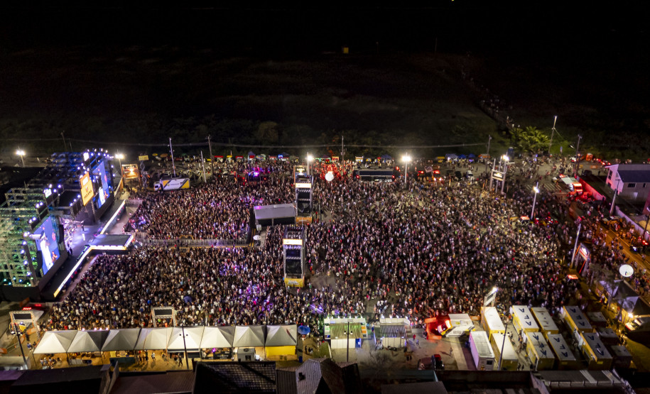 Atitude 67 e Kamisa 10 fazem noite de pagode em dose dupla em Pontal do Paraná