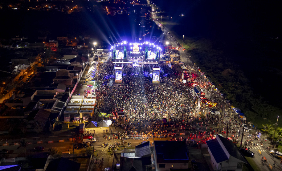 Atitude 67 e Kamisa 10 fazem noite de pagode em dose dupla em Pontal do Paraná