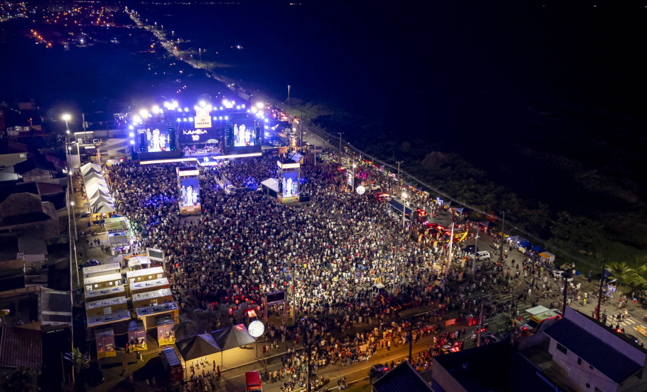 Atitude 67 e Kamisa 10 fazem noite de pagode em dose dupla em Pontal do Paraná