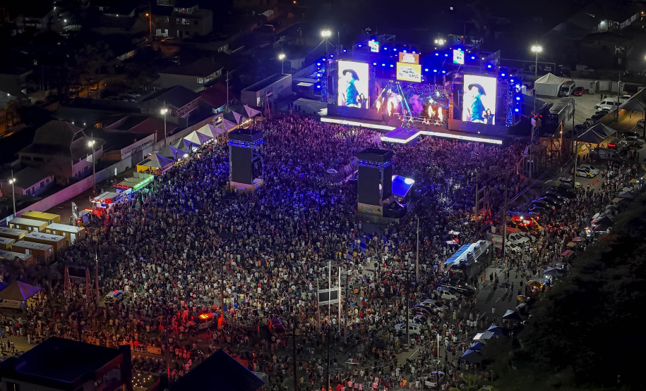 Pontal do Paraná, 09 de janeiro de 2026 - Público na Arena Marisol durante o Verão Maior Paraná.
