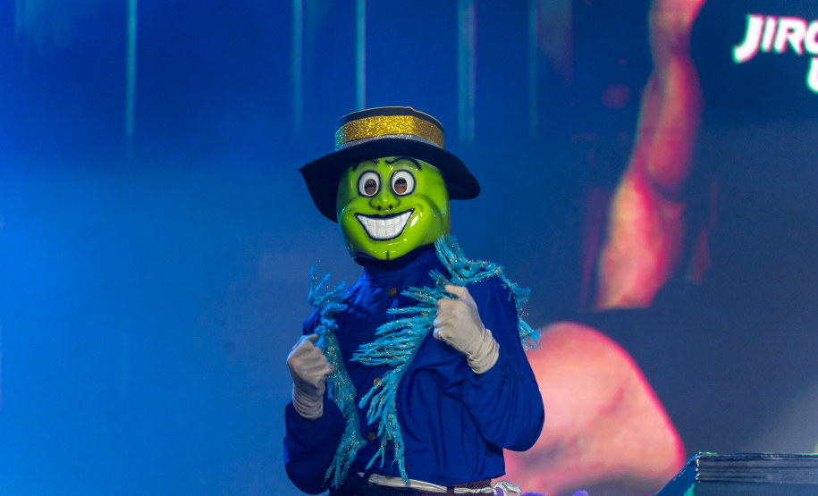 Gustavo Mioto e Jiraya Uai fazem shows cheios de interação em Pontal do Paraná