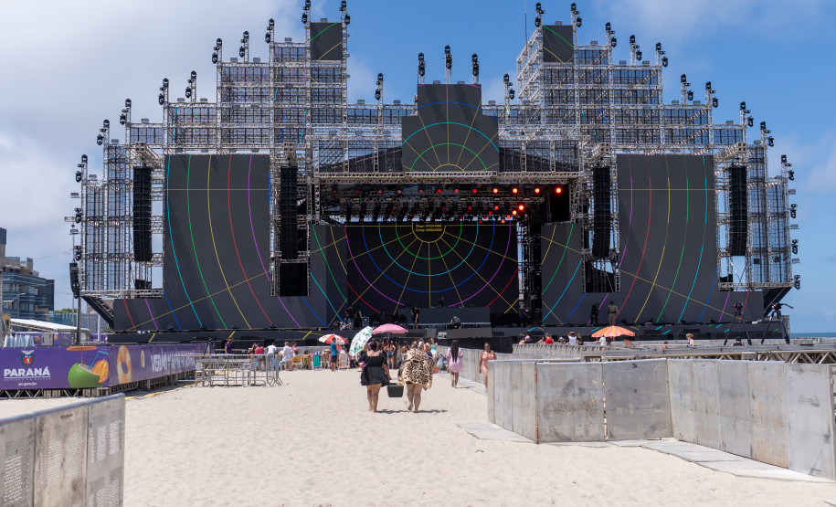 Espera desde as 4h da manhã: fãs já aguardam DJ Alok no palco do Verão Maior Paraná