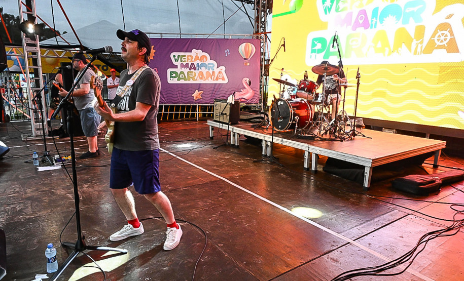 Palcos Sunset movimentam praias e rios do Paraná; confira a agenda da semana