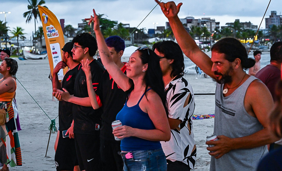 Palcos Sunset movimentam praias e rios do Paraná; confira a agenda da semana