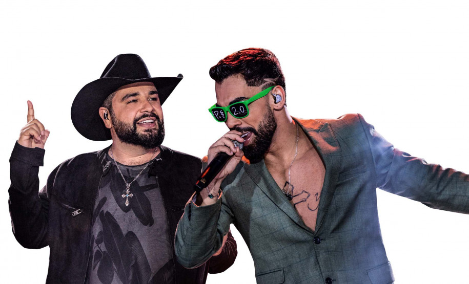 O palco de Pontal do Paraná recebe duas atrações do sertanejo que prometem levantar o público: Murilo Huff e a dupla Léo & Raphael, garantindo uma noite marcada por hits e forte participação dos veranistas.