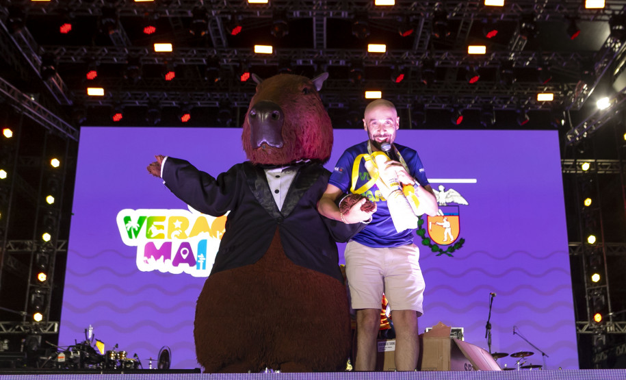 Fábio Jr. celebra o romantismo com show para 144 mil pessoas em Matinhos