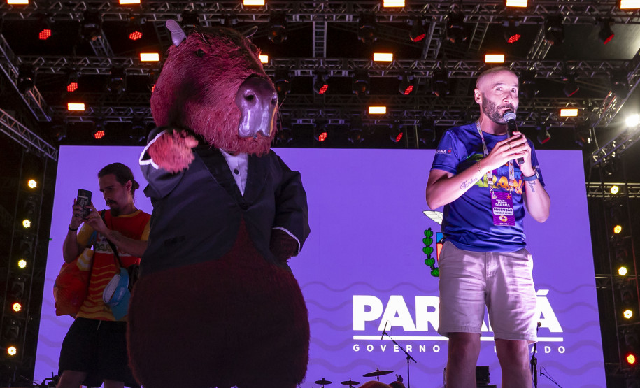 Fábio Jr. celebra o romantismo com show para 144 mil pessoas em Matinhos