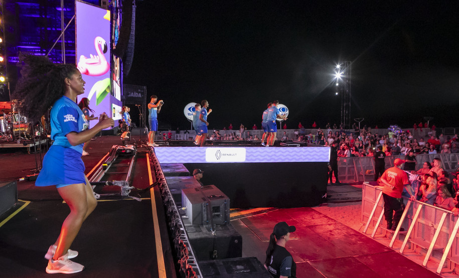 Fábio Jr. celebra o romantismo com show para 144 mil pessoas em Matinhos