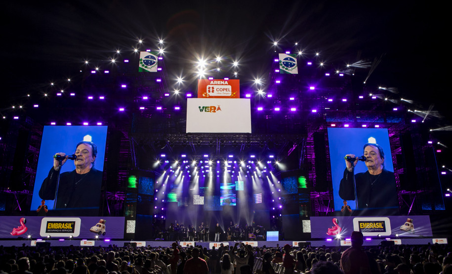 Fábio Jr. celebra o romantismo com show para 144 mil pessoas em Matinhos