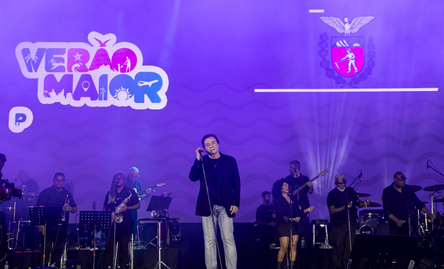 Fábio Jr. celebra o romantismo com show para 144 mil pessoas em Matinhos