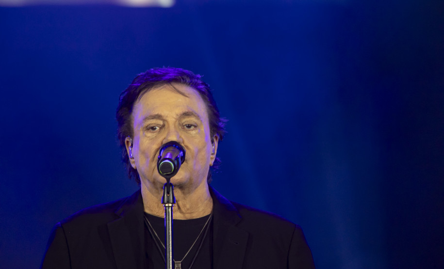 Fábio Jr. celebra o romantismo com show para 144 mil pessoas em Matinhos