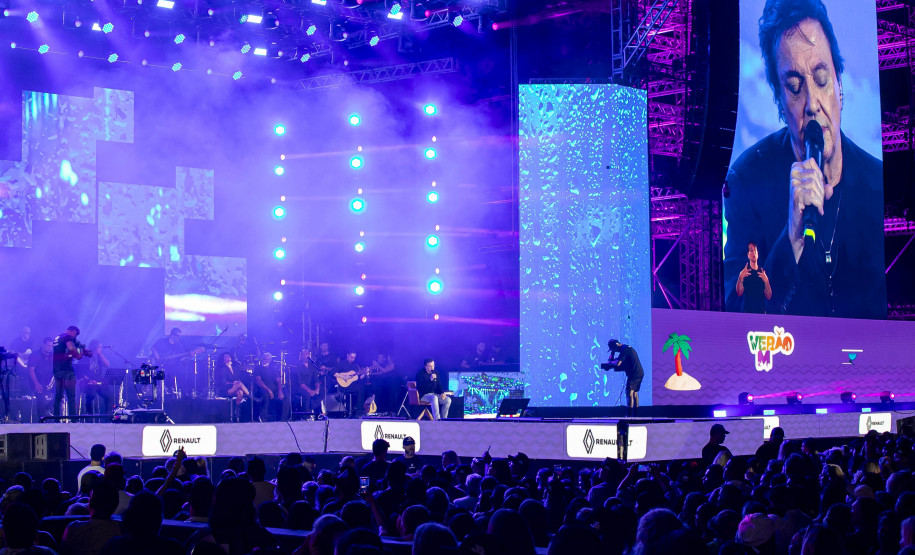 Fábio Jr. celebra o romantismo com show para 144 mil pessoas em Matinhos