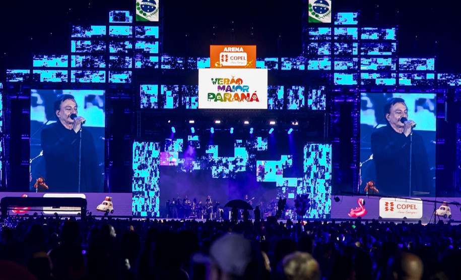 Fábio Jr. celebra o romantismo com show para 144 mil pessoas em Matinhos