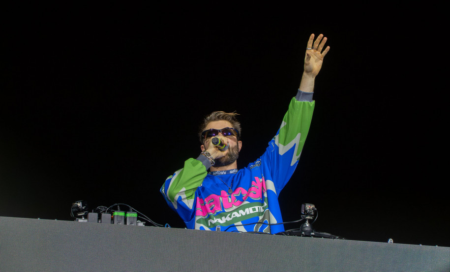 Drones, luzes e recorde de público: show de Alok leva 338 mil pessoas ao Verão Maior