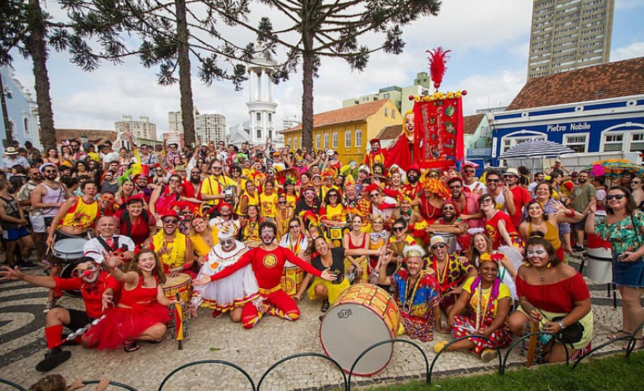 Em fevereiro, MIS-PR terá visita guiada noturna e encontro com carnavalescos