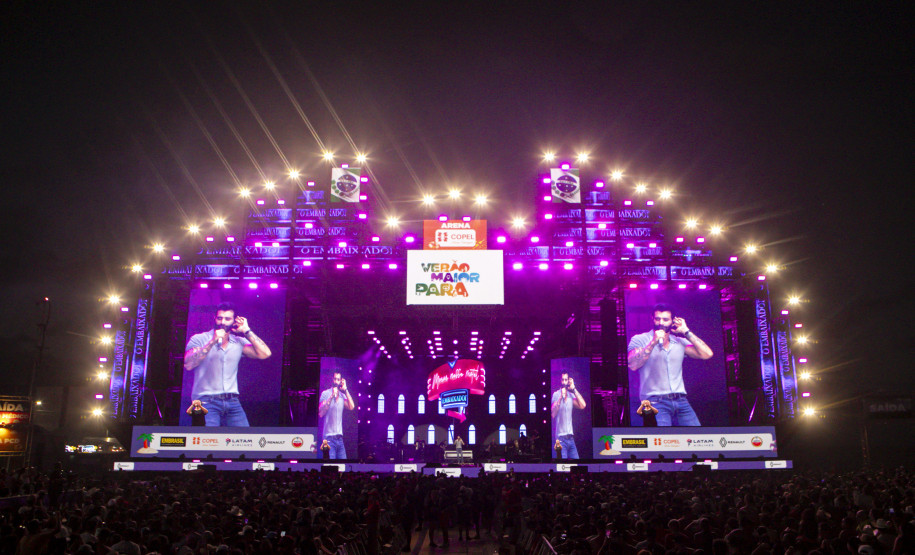 Gusttavo Lima faz show de 3 horas para multidão de 265 mil pessoas na praia de Matinhos