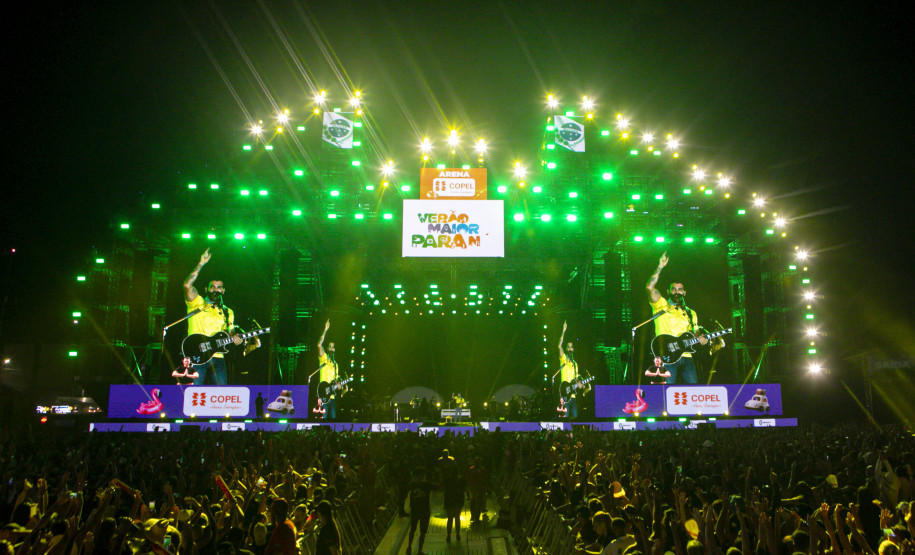 Gusttavo Lima faz show de 3 horas para multidão de 265 mil pessoas na praia de Matinhos