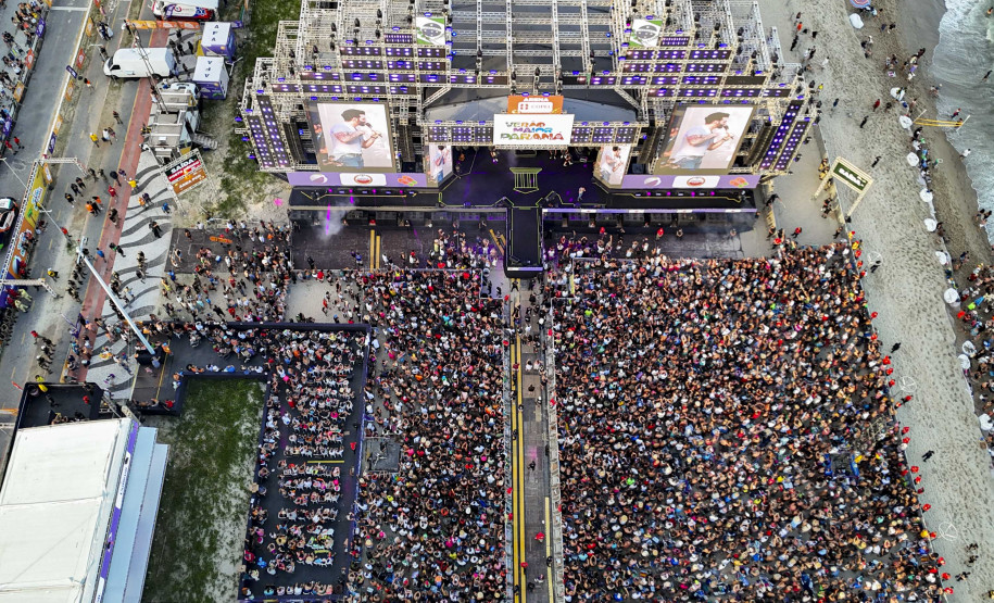 Gusttavo Lima faz show de 3 horas para multidão de 265 mil pessoas na praia de Matinhos