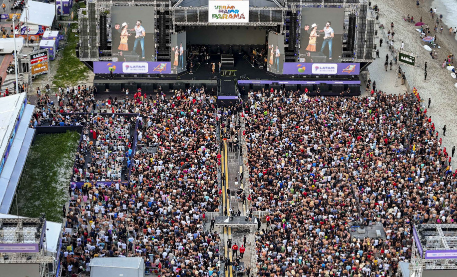 Gusttavo Lima faz show de 3 horas para multidão de 265 mil pessoas na praia de Matinhos