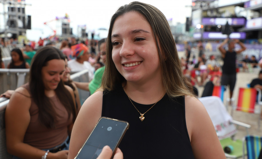 Ônibus, carro e avião: fãs chegam mais de 30 horas antes do show de Ana Castela no Verão Maior