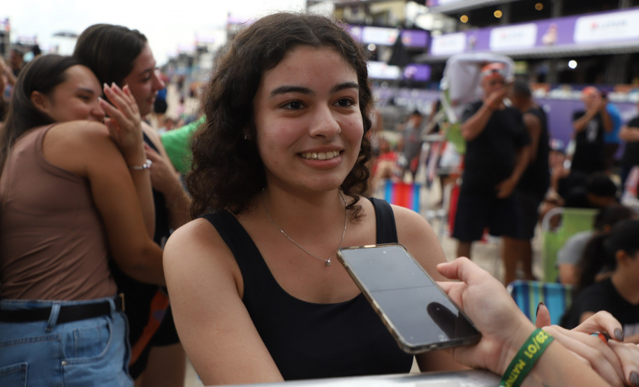 Ônibus, carro e avião: fãs chegam mais de 30 horas antes do show de Ana Castela no Verão Maior