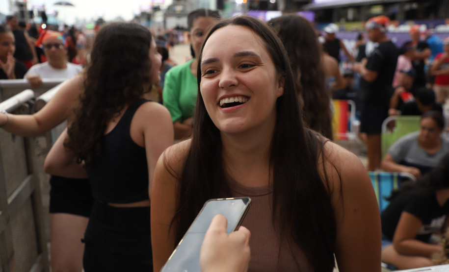 Ônibus, carro e avião: fãs chegam mais de 30 horas antes do show de Ana Castela no Verão Maior