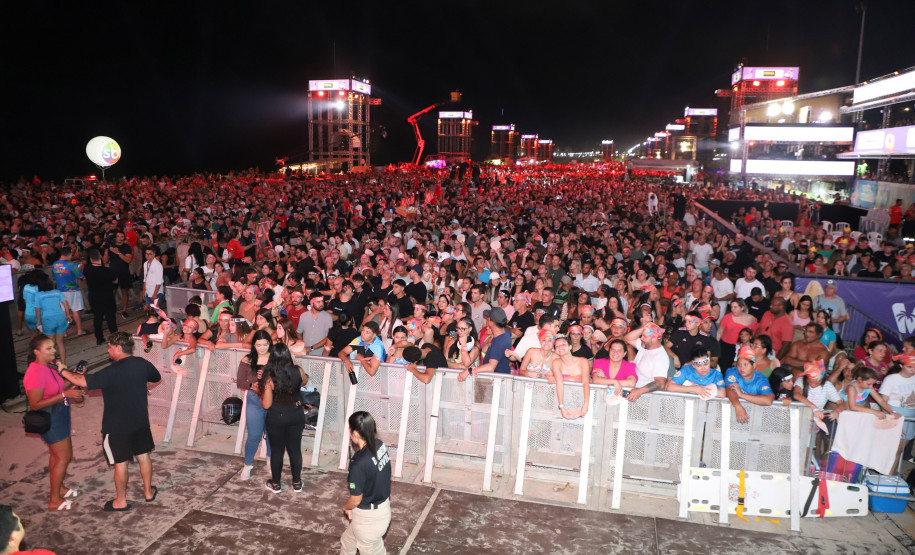 Novidade no Verão Maior, gospel de Fernandinho leva 62 mil pessoas a Matinhos