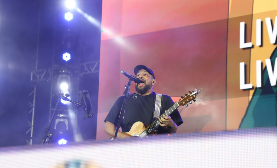 Novidade no Verão Maior, gospel de Fernandinho leva 62 mil pessoas a Matinhos