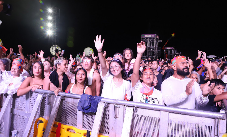 Novidade no Verão Maior, gospel de Fernandinho leva 62 mil pessoas a Matinhos