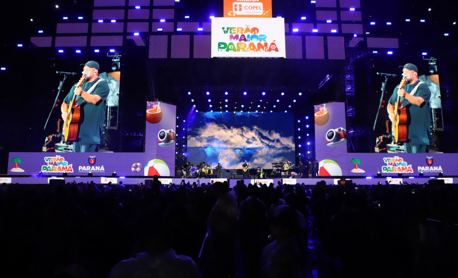 Novidade no Verão Maior, gospel de Fernandinho leva 62 mil pessoas a Matinhos