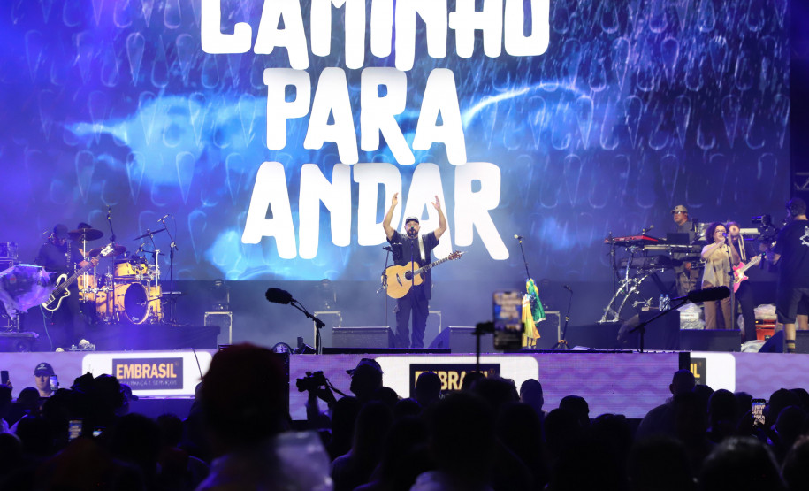 Novidade no Verão Maior, gospel de Fernandinho leva 62 mil pessoas a Matinhos