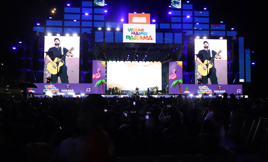 Novidade no Verão Maior, gospel de Fernandinho leva 62 mil pessoas a Matinhos