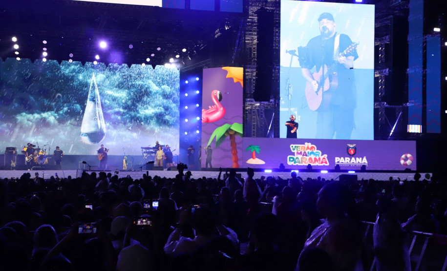 Novidade no Verão Maior, gospel de Fernandinho leva 62 mil pessoas a Matinhos