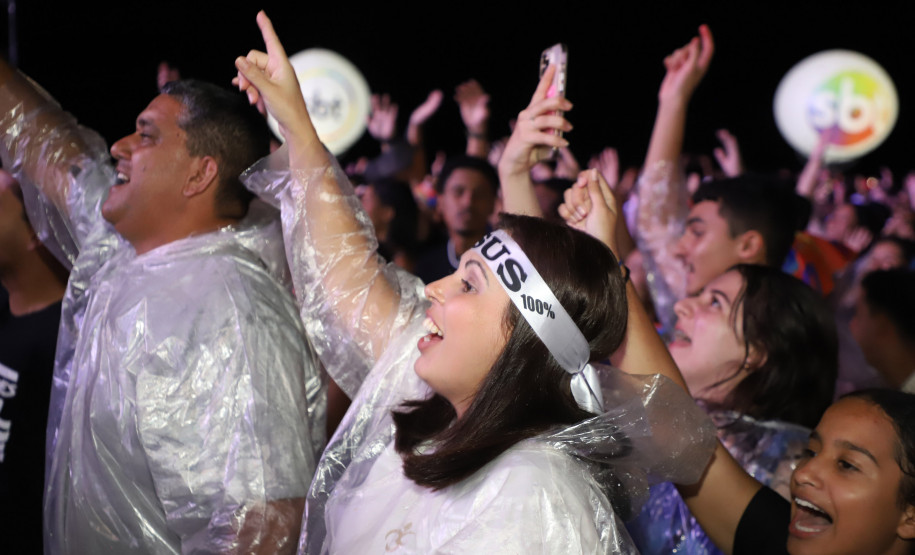 Novidade no Verão Maior, gospel de Fernandinho leva 62 mil pessoas a Matinhos