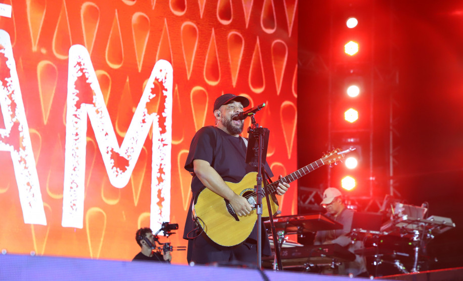 Novidade no Verão Maior, gospel de Fernandinho leva 62 mil pessoas a Matinhos