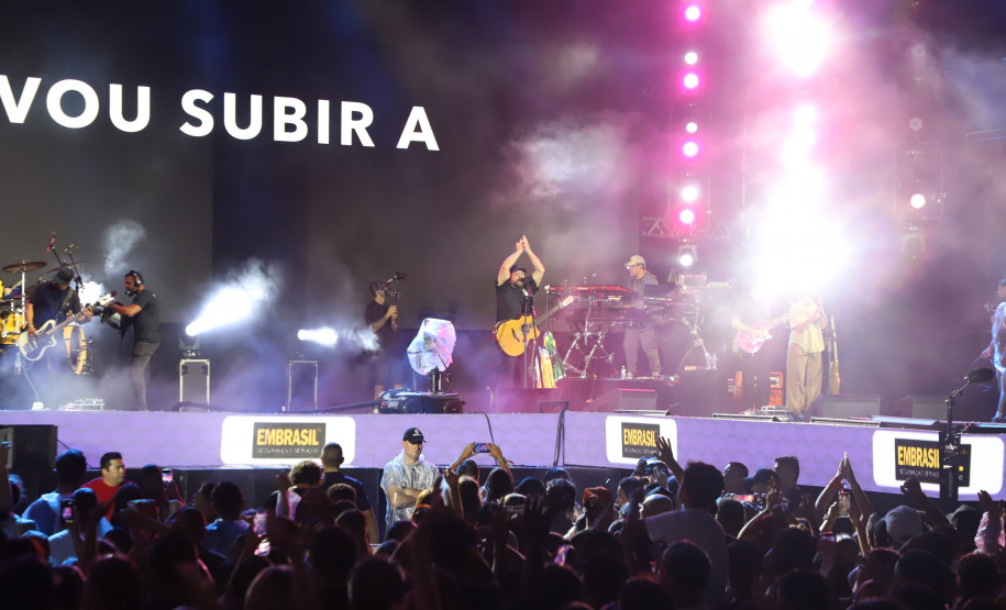 Novidade no Verão Maior, gospel de Fernandinho leva 62 mil pessoas a Matinhos