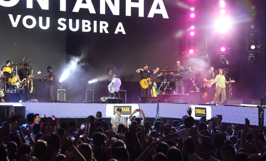 Novidade no Verão Maior, gospel de Fernandinho leva 62 mil pessoas a Matinhos