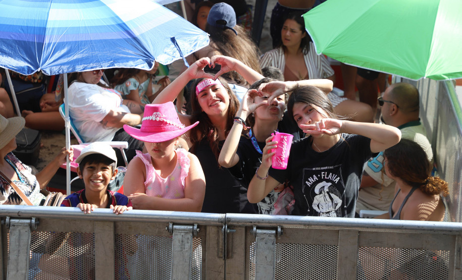 Ana Castela confirma status de fenômeno diante de 228 mil pessoas no Verão Maior Paraná