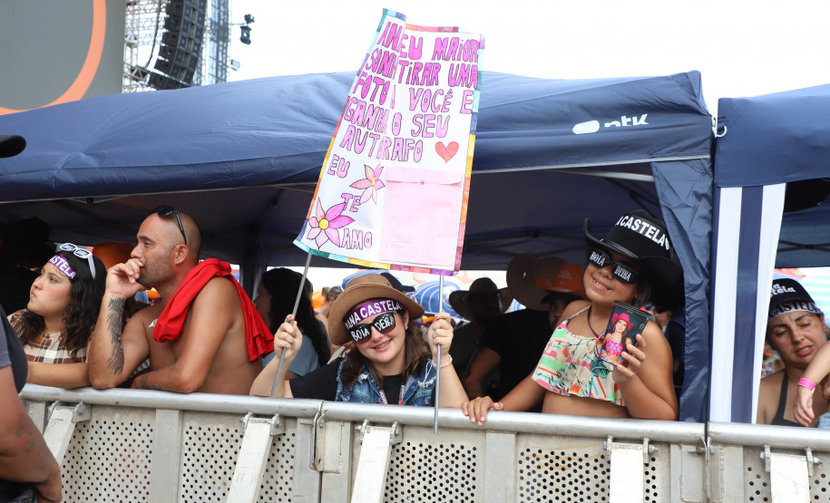 Ana Castela confirma status de fenômeno diante de 228 mil pessoas no Verão Maior Paraná