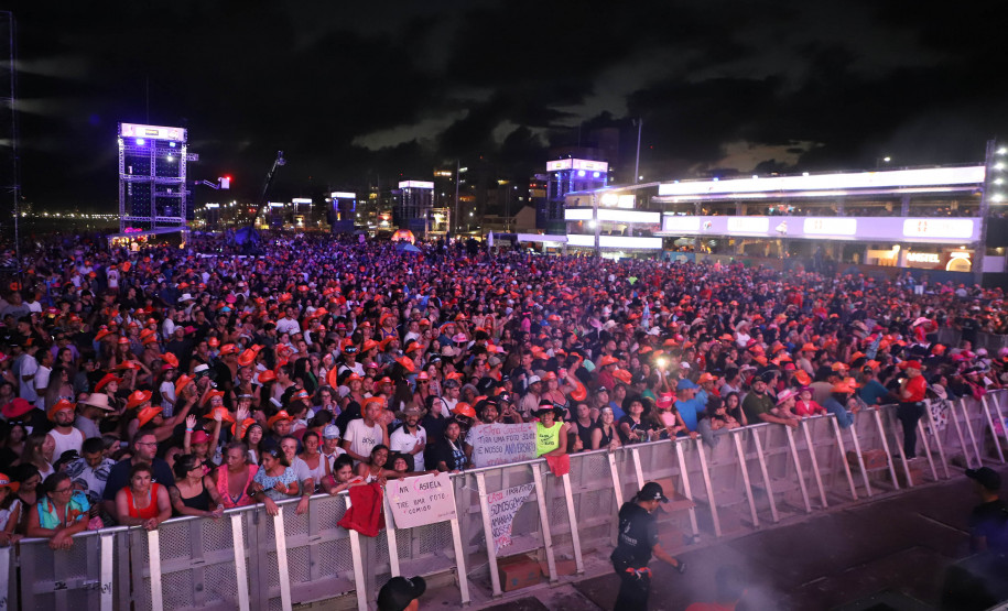 Ana Castela confirma status de fenômeno diante de 228 mil pessoas no Verão Maior Paraná