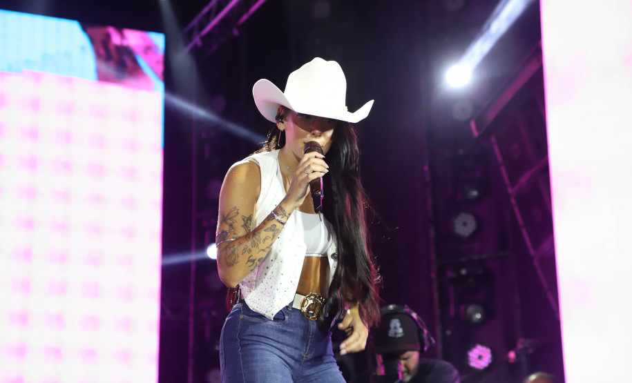 Ana Castela confirma status de fenômeno diante de 228 mil pessoas no Verão Maior Paraná