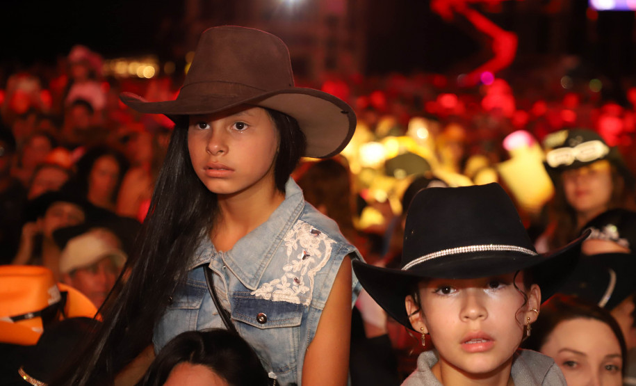 Ana Castela confirma status de fenômeno diante de 228 mil pessoas no Verão Maior Paraná