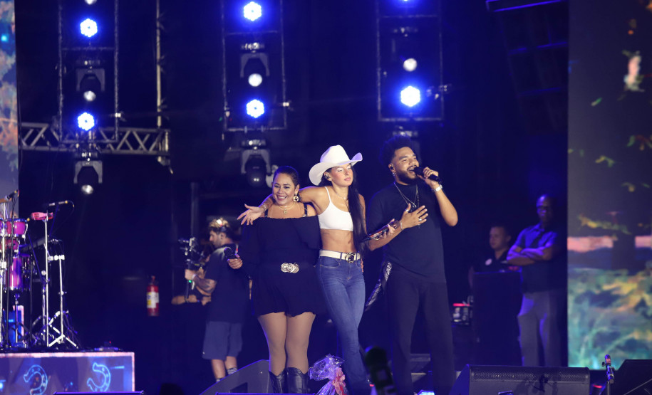 Ana Castela confirma status de fenômeno diante de 228 mil pessoas no Verão Maior Paraná