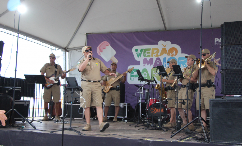 Nem a chuva afastou o público: Banda da PMPR agita o Palco Sunset em Shangri-lá