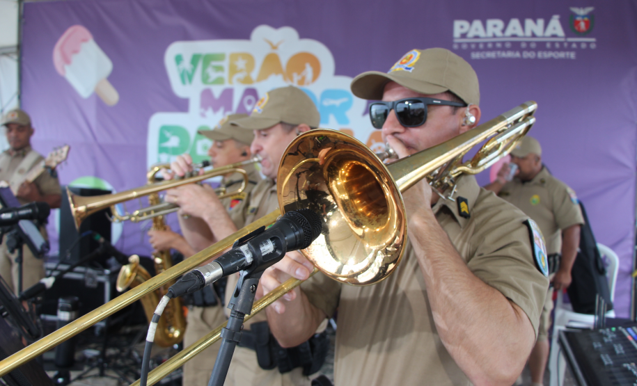 Nem a chuva afastou o público: Banda da PMPR agita o Palco Sunset em Shangri-lá