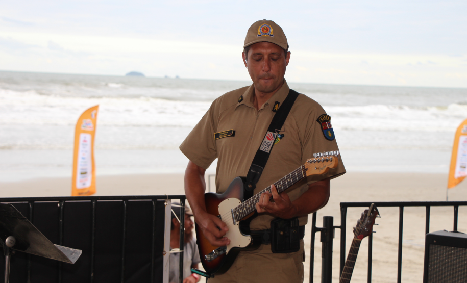 Nem a chuva afastou o público: Banda da PMPR agita o Palco Sunset em Shangri-lá