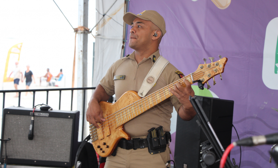 Nem a chuva afastou o público: Banda da PMPR agita o Palco Sunset em Shangri-lá