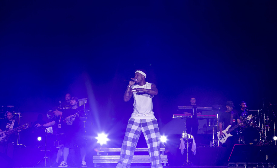 Atitude 67 e Kamisa 10 fazem noite de pagode em dose dupla em Pontal do Paraná